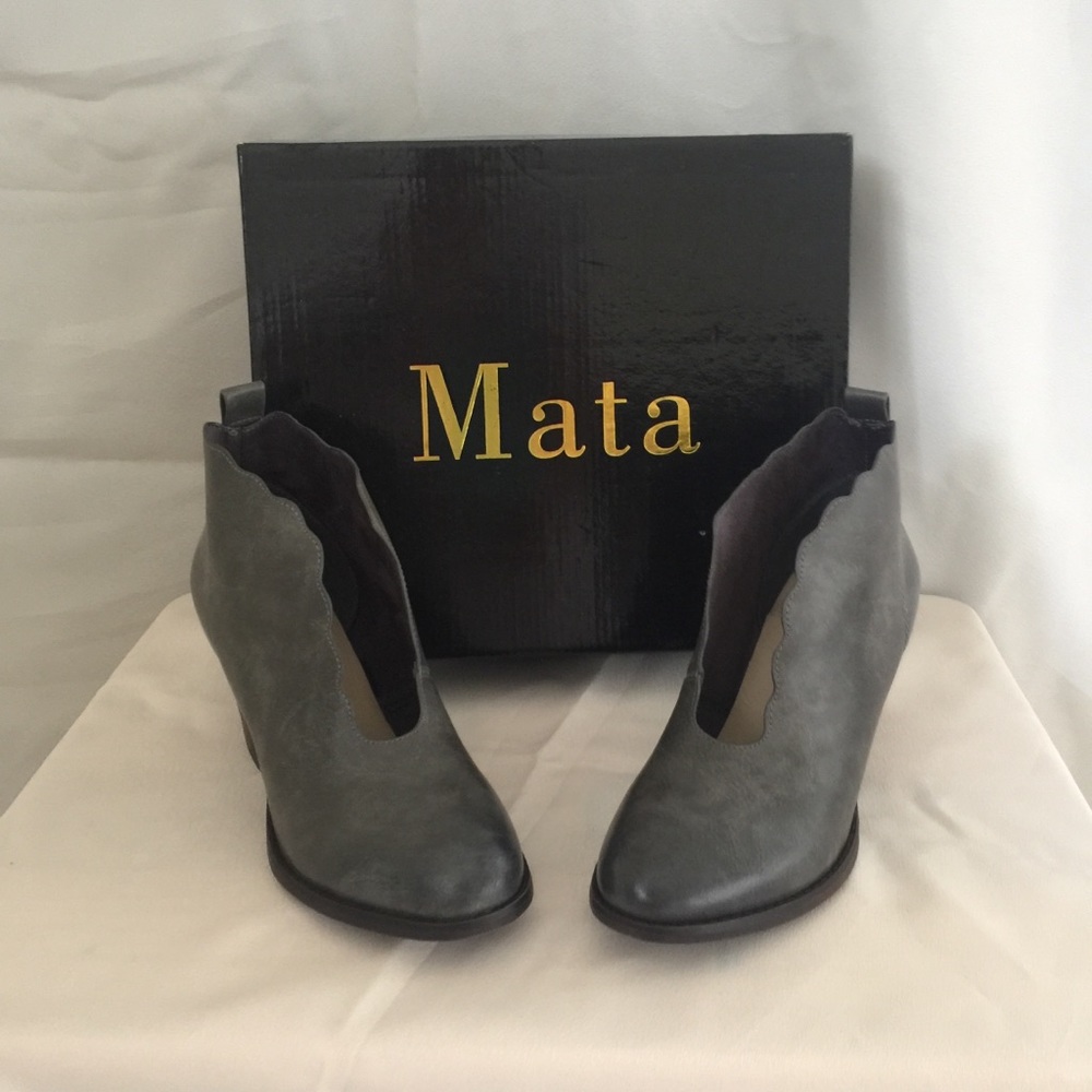 NIB Mata Booties